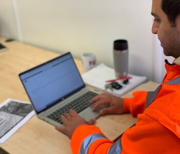 Täglich wird das Baugeschehen ins digitale Bautagebuch von den Bauüberwachern eingetragen.